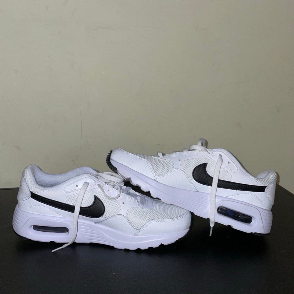 White Nike Airmax